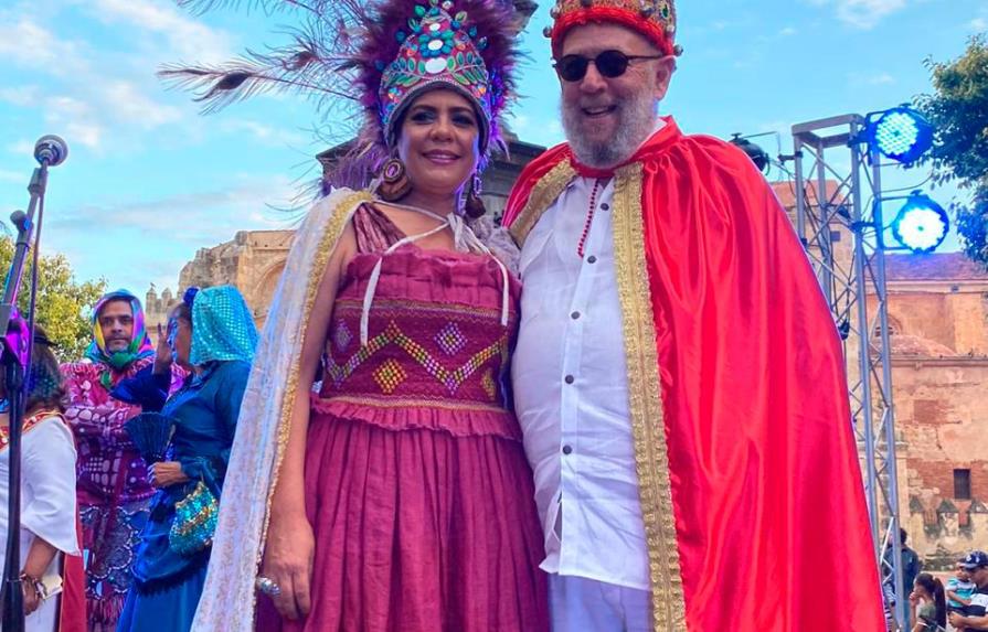 Coronan a Desirée Cepeda y Freddy Ginebra, reyes del Carnaval de la Ciudad Colonial