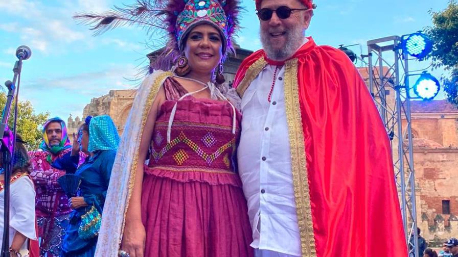 Coronan a Desirée Cepeda y Freddy Ginebra, reyes del Carnaval de la Ciudad Colonial