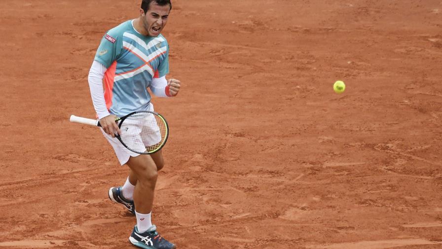 Hugo Gaston, 239º del mundo, sacude Roland Garros; derrotó a Stan Wawrinka en cinco sets
