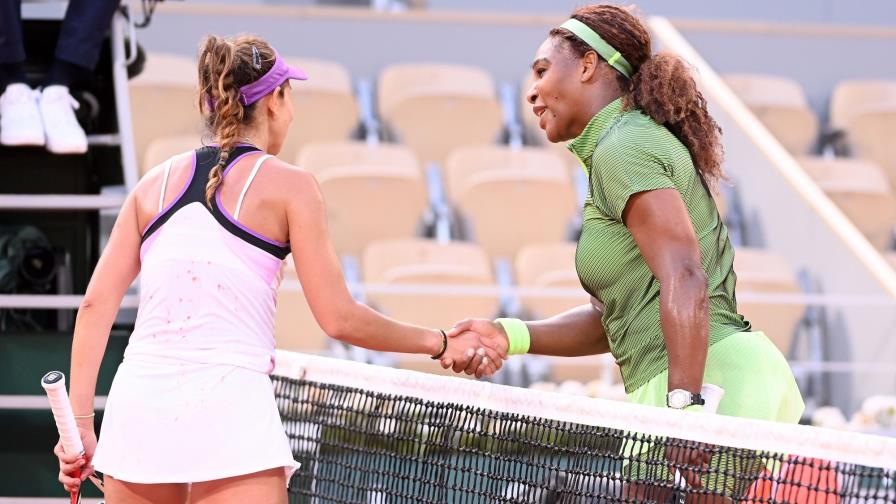 Blindada por su saque, Serena avanza en Roland Garros