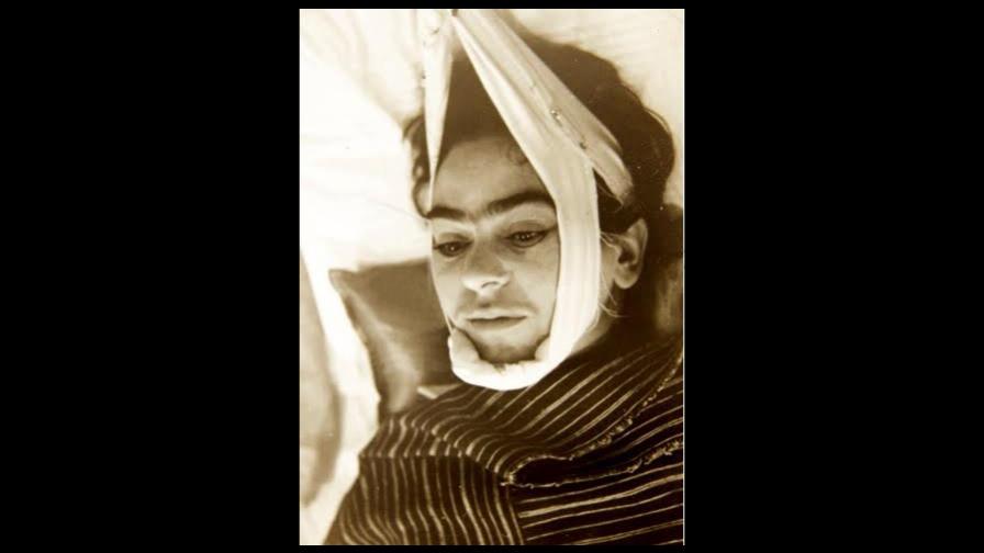Fotos inéditas de Frida tomadas por amante se subastan en NY