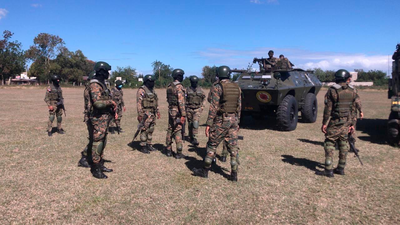 El patrullaje de los miembros del Ejército, apoyados por Armada Dominicana, Fuerza Aérea y el Cuerpo Especializado en Seguridad Fronteriza Terrestre (Cesfront), en la franja norte de la frontera con Haití, como medida preventiva por las crisis en ese país.