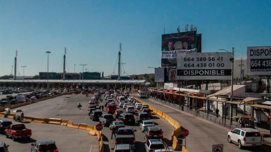 México extiende cierre parcial de frontera con Estados Unidos por 30 días más