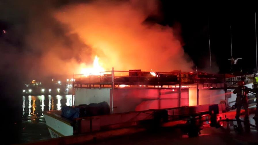 Al barco que se incendia en muelle de San Pedro de Macorís se le impidió salir ayer 