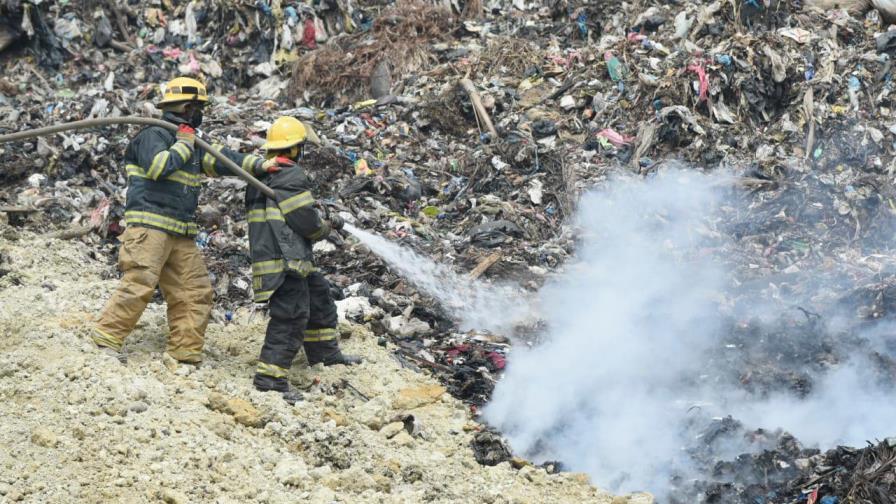 Atribuyen humareda sobre el Distrito Nacional a cambio en la dirección del viento