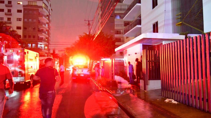 Testigos dan su versión sobre explosión de torre en construcción en Evaristo Morales Testigos dan su versión sobre explosión de torre en construcción en Evaristo Morales