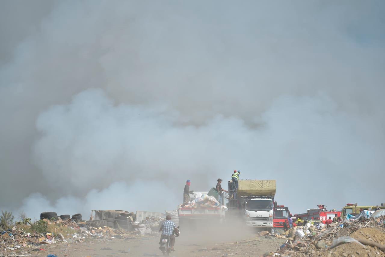 Las llamas del vertedero se pudo visualizar desde varios kilómetros de distancia