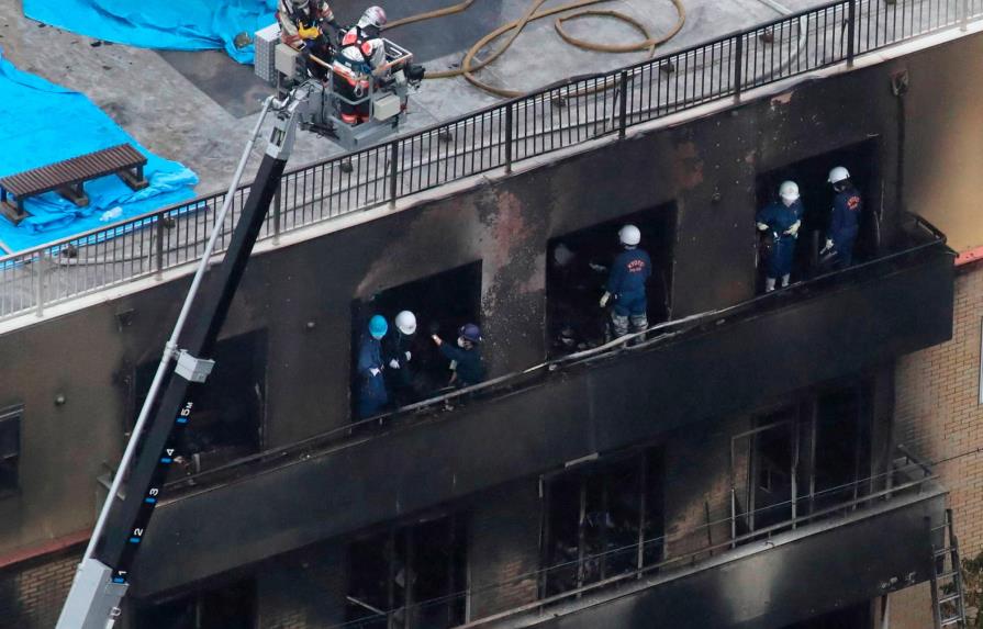 Aumentan a 33 los muertos y decenas de heridos por incendio provocado en Japón