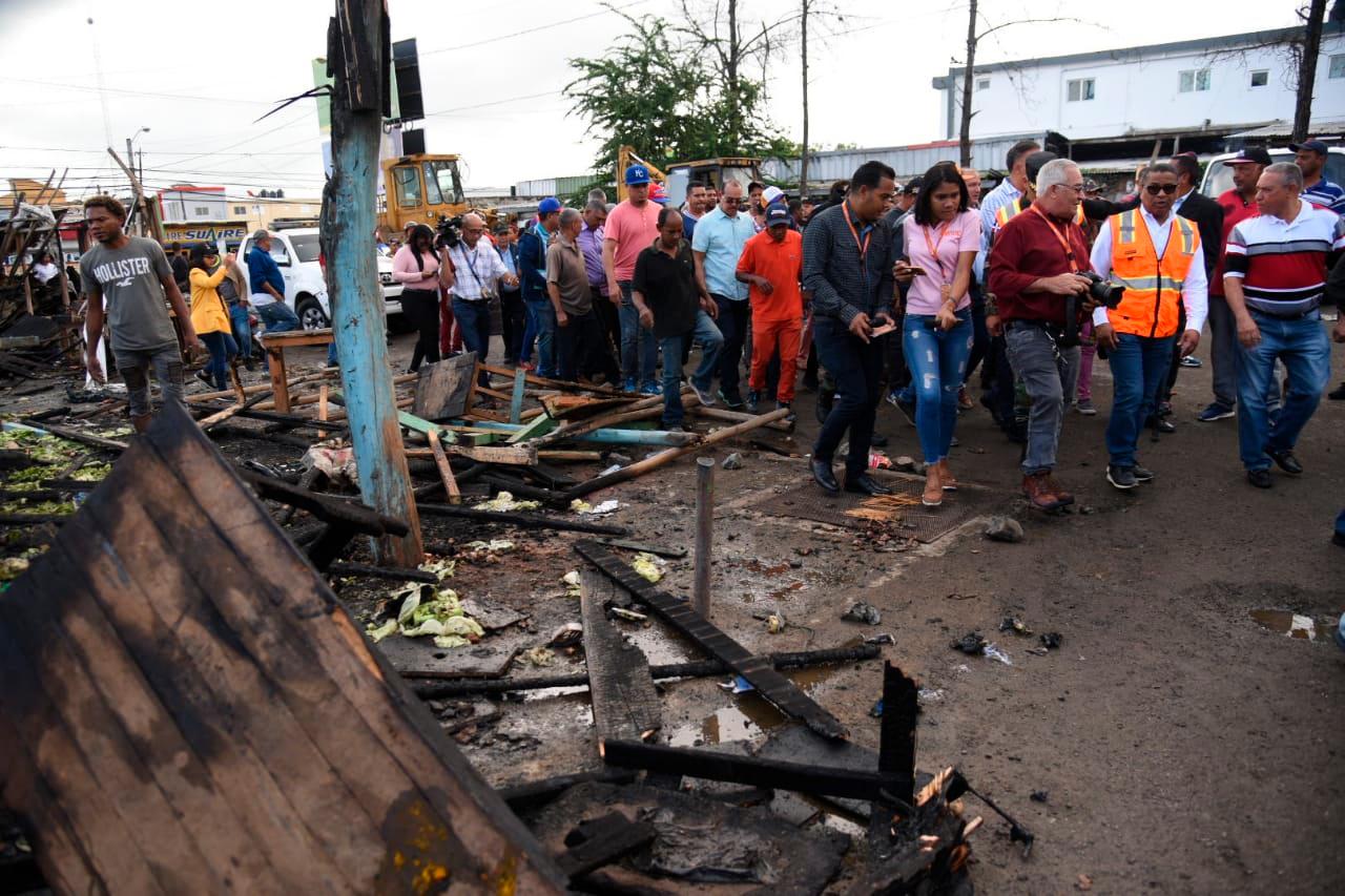 Más del 60% de los establecimientos del marcado público provisional de La Vega se quemó.