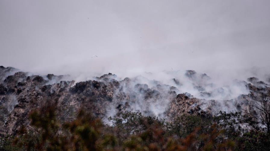 Obras Públicas afirma fuego en Duquesa está controlado en un 60% y la humareda en 40% Obras Públicas afirma fuego en Duquesa está controlado en un 60% y la humareda en 40%