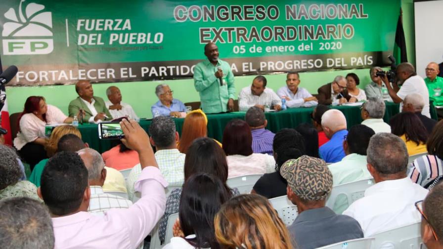 Fuerza del Pueblo realiza su primer congreso extraordinario; ratifica poderes a Leonel