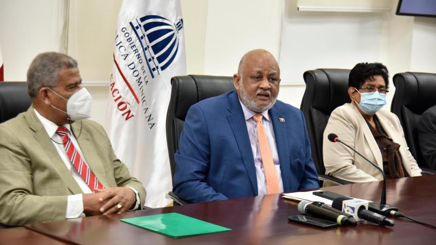 Minerd contratará maestros de manera temporal para suplir déficit en escuelas Minerd contratará maestros de manera temporal para suplir déficit en escuelas