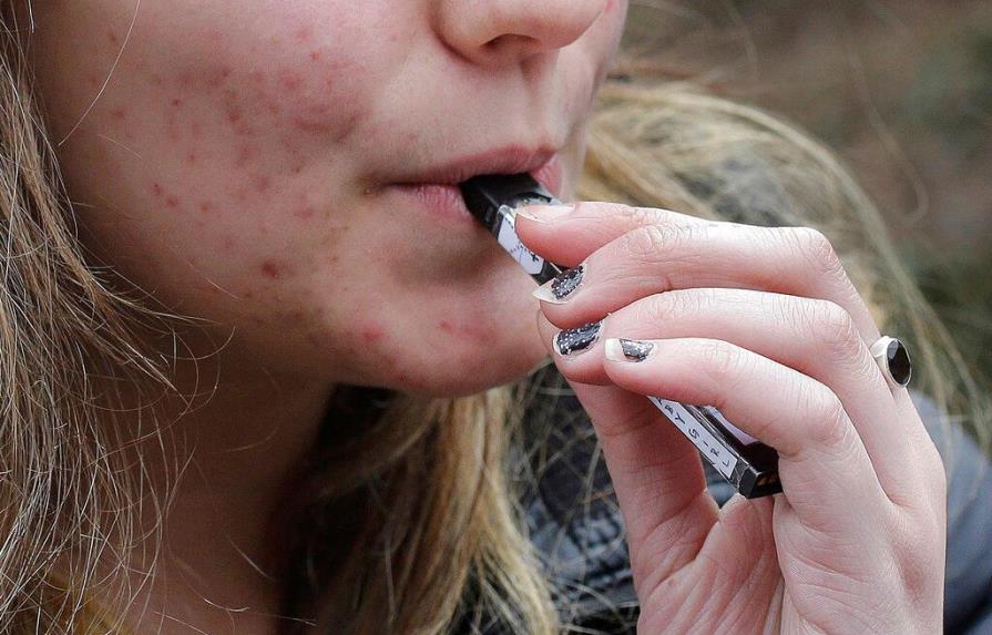 Michigan, primer estado de EEUU que prohíbe cigarrillos electrónicos con saborizantes
