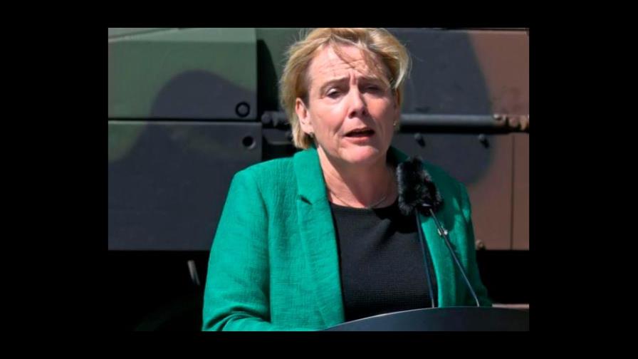 Dimite la ministra de Defensa de Países Bajos por evacuaciones de Afganistán