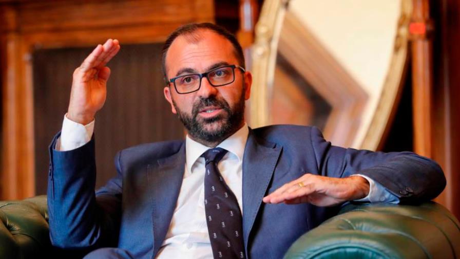 Dimite el ministro de Educación de Italia en protesta por falta de presupuesto
