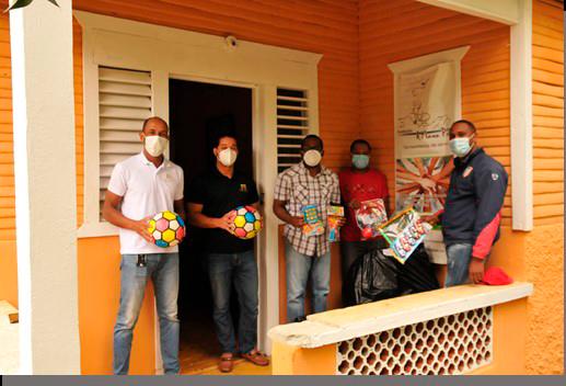 Fundación A mano Pelá, en San Felipe de Puerto Plata.