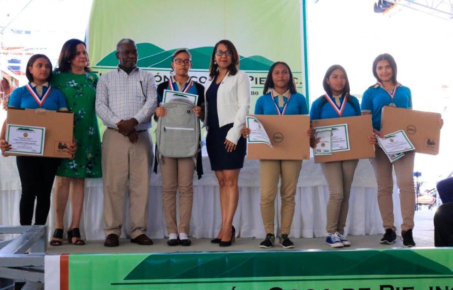 Fundación Ocoa de Pie reconoce excelencia estudiantil en Premios Padre Luis Quinn