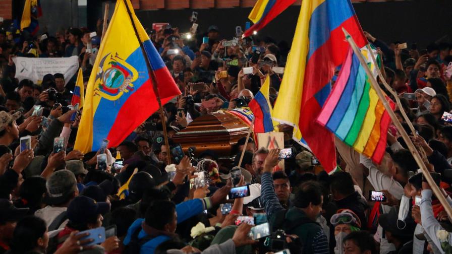 Un multitudinario velorio despide a indígena fallecido en protesta en Ecuador