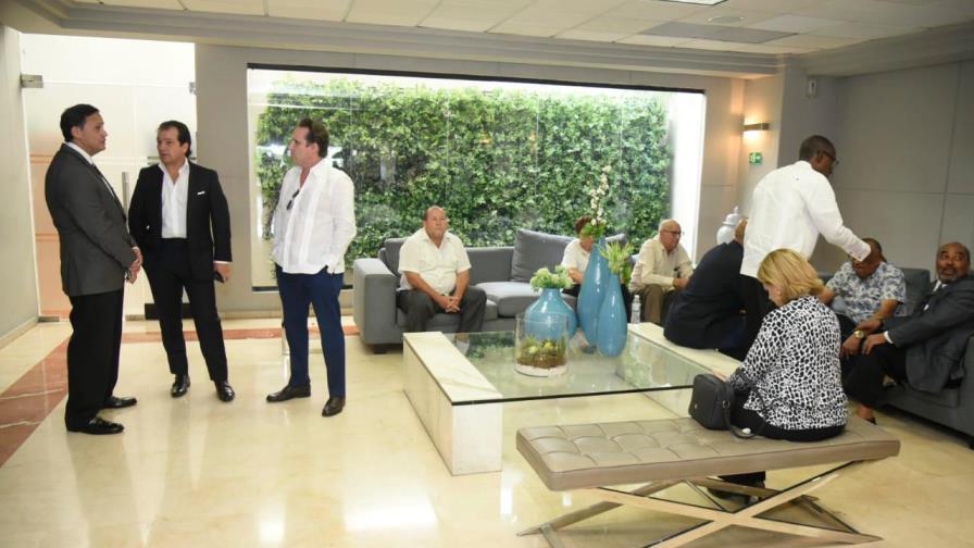 Exponen restos de Cuqui Córdova en la Funeraria Blandino de la Lincoln