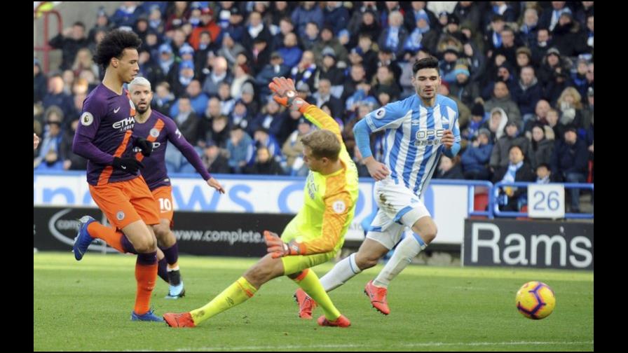 Manchester City  gana a Huddersfield y sigue a 4 puntos de Liverpool
