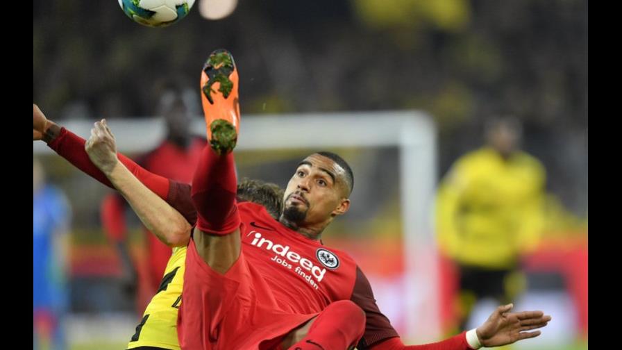 El Barcelona firma de manera sorpresiva a Kevin-Prince Boateng