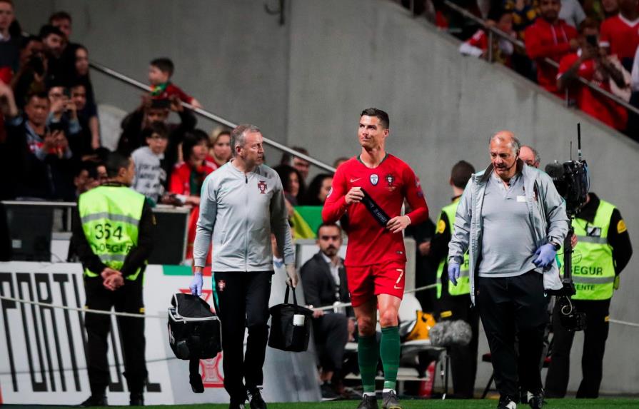Cristiano Ronaldo sale por lesión en partido con Portugal; a dos semanas de ‘Champions’