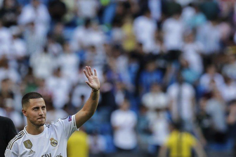 Eden Hazard es presentado ante miles de aficionados del Real Madrid