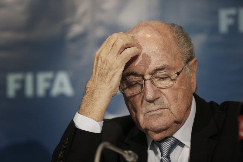 Joseph Blatter dice que arresto de Michel Platini refuerza su versión