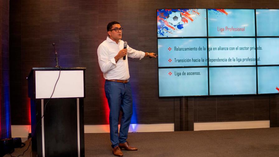 Futbolista Héctor Gómez anuncia candidatura a Federación Dominicana de Fútbol 