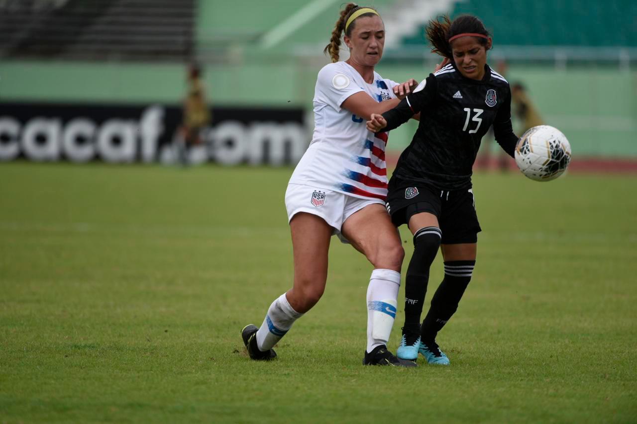 Una de las jugadas de la final Campeonato Premundial Femenino Sub-20.