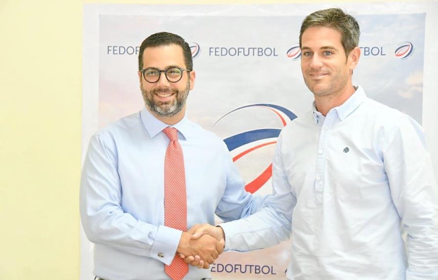 La Selección Dominicana de Fútbol presenta a David González como su nuevo director técnico