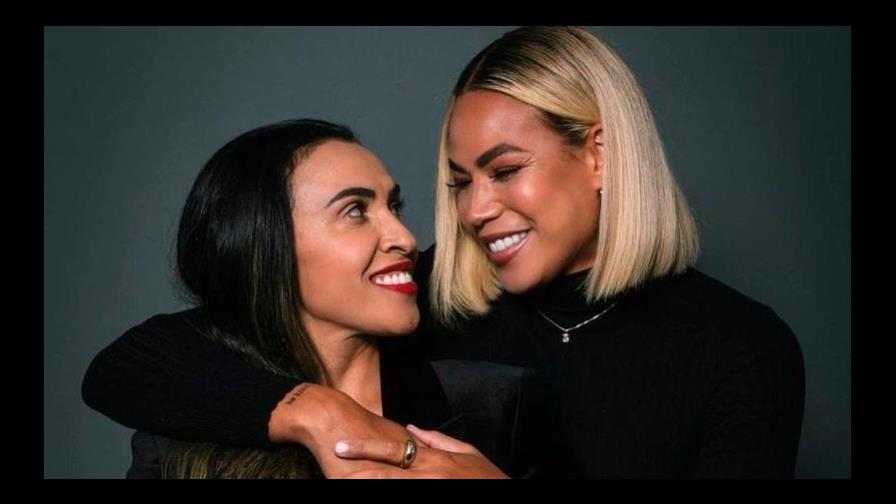 Marta, seis veces mejor futbolista del mundo, se compromete con compañera