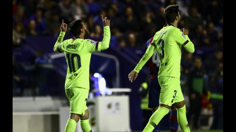 Lionel Messi anota tres; Barcelona gana y recupera la cima
