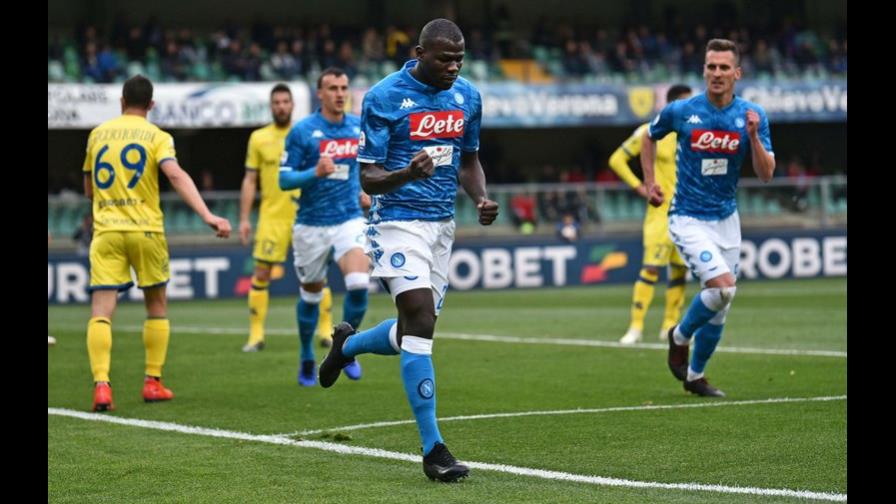El Napoli gana y retrasa coronación de Juventus en Italia