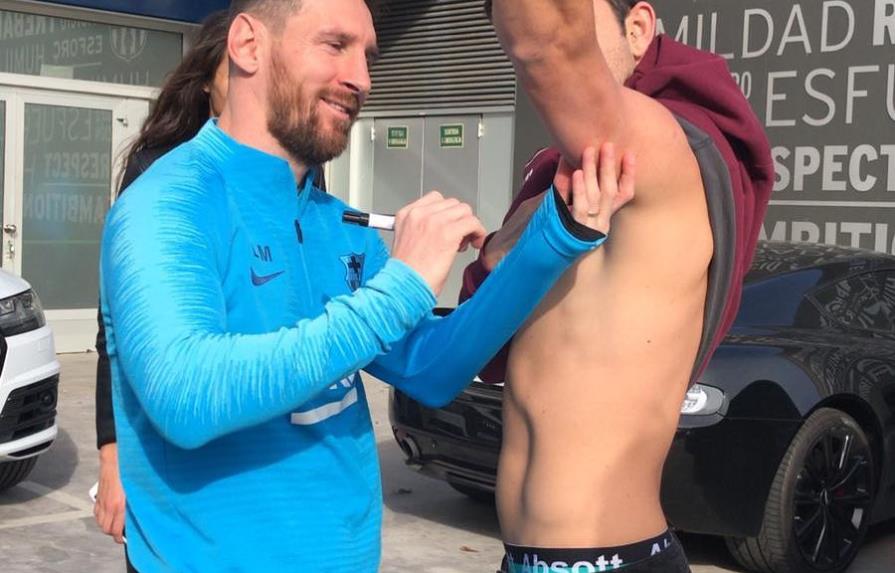 Atleta argentino se tatúa la firma de Lionel Messi