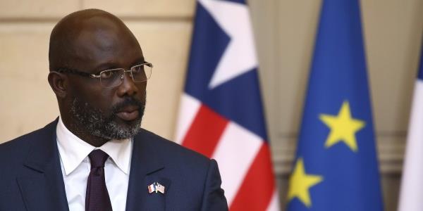Serpientes obligan al presidente de Liberia a abandonar su oficina