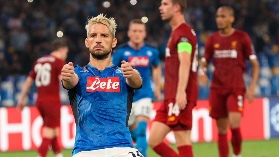 Liverpool inicia su defensa de Liga de Campeones con derrota en Nápoles