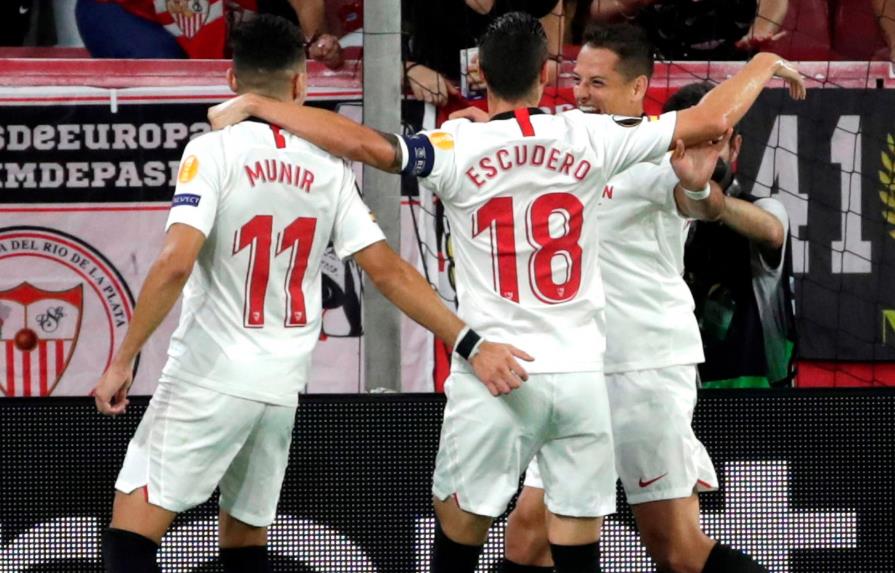 Sevilla cumple con victoria por la mínima ante APOEL con gol de Chicharito