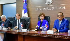 Propuesta JCE para el voto automatizado mantiene     a los políticos divididos