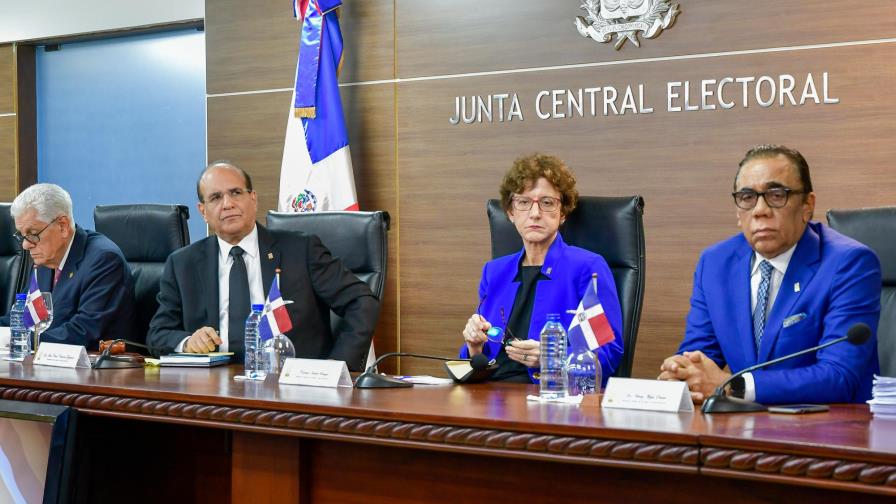 Propuesta JCE para el voto automatizado mantiene a los políticos divididos Propuesta JCE para el voto automatizado mantiene a los políticos divididos