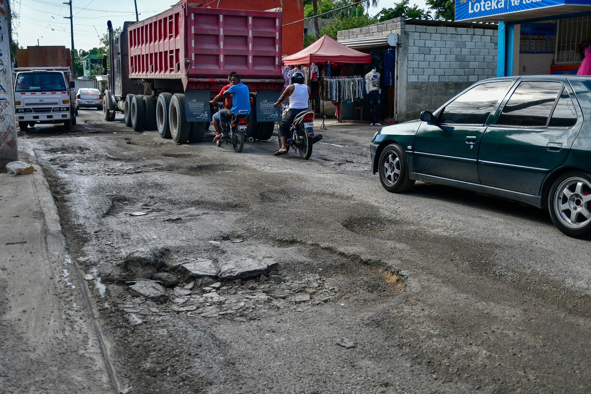 Un tramo de la vía esta totalmente deteriorado.