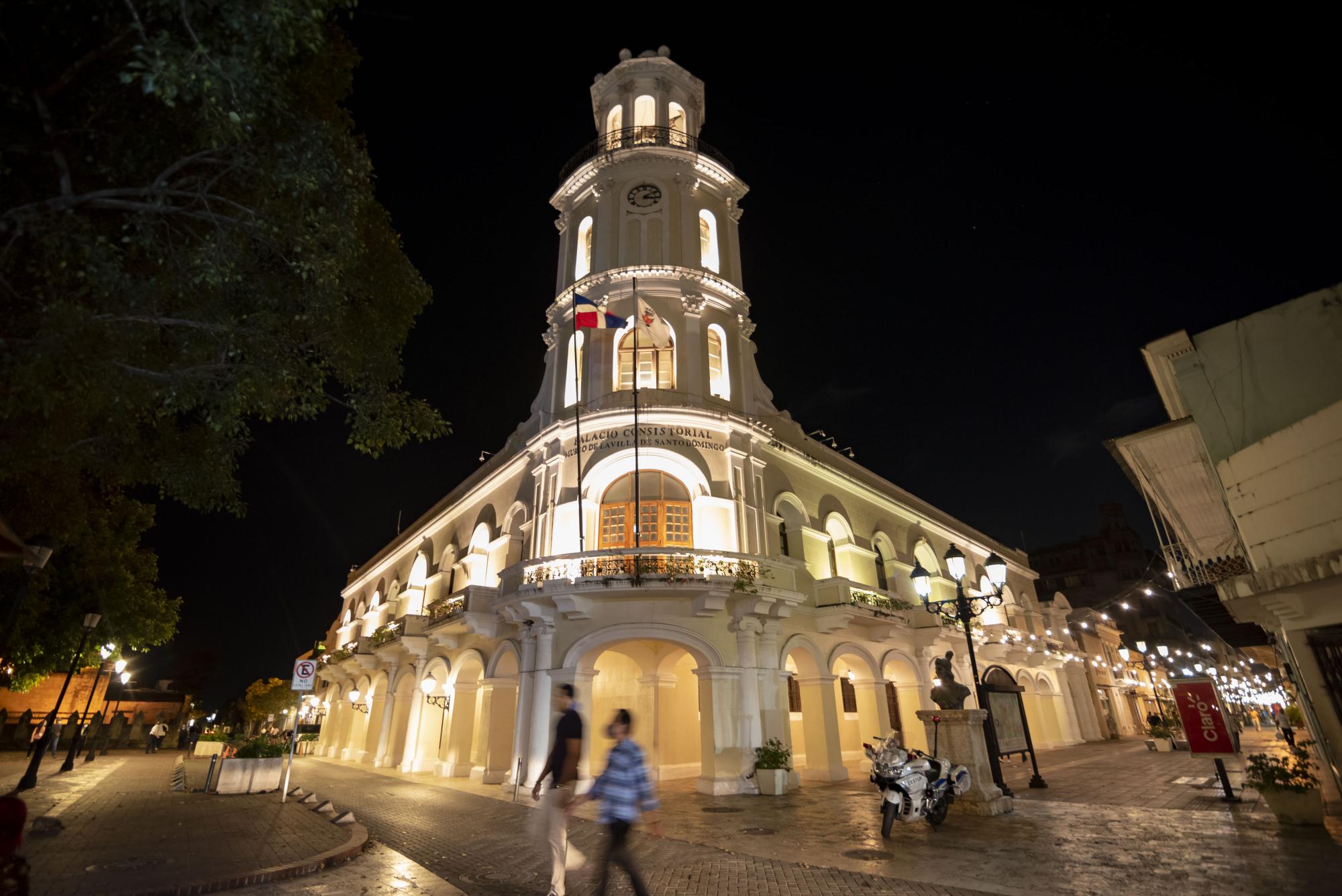 Vista del Palacio Consistorial y la calle El Conde en la Ciudad Colonial, en Santo Domingo (Foto: Félix León / Diario Libre)