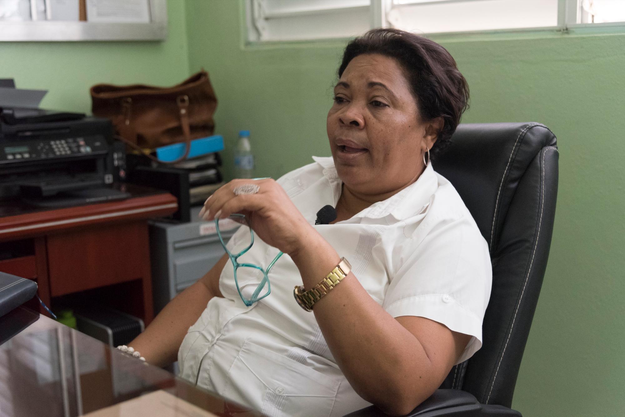 Maritza Herasme, directora de la escuela Enriquillo, en El Almirante.
