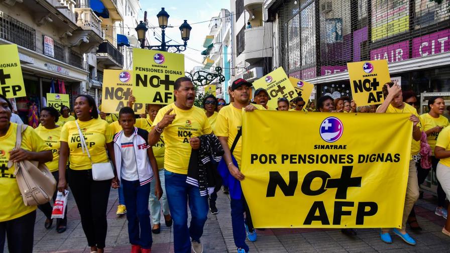 Sindicato de enfermeras rechaza los fondos de pensiones