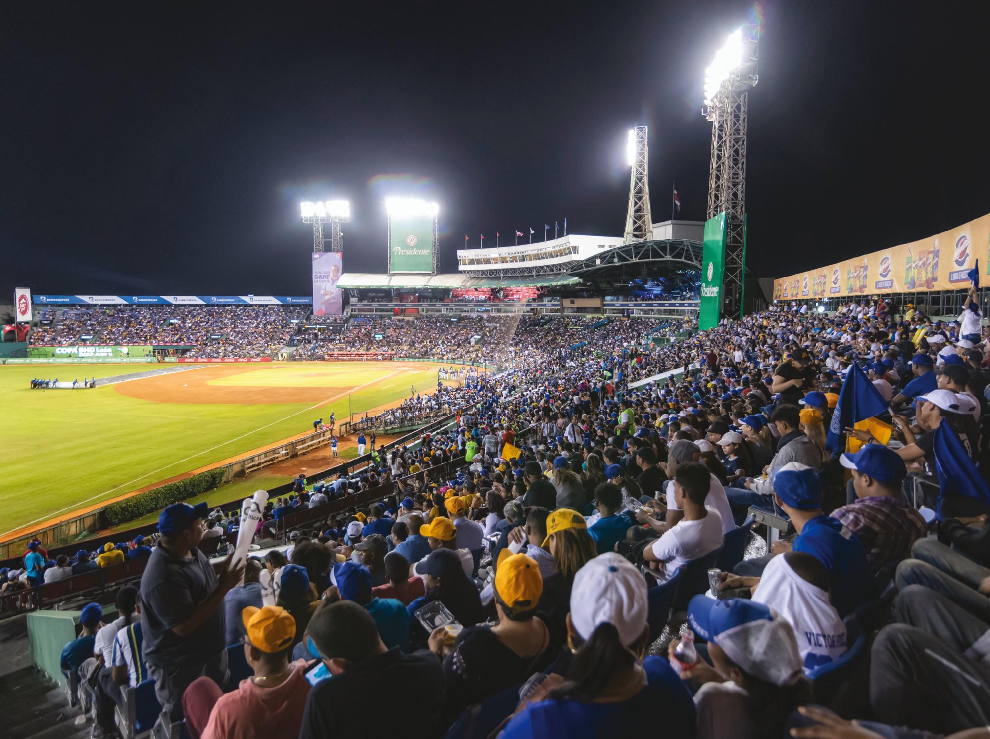 Estadio de béisbol en la pelota invernal dominicana
