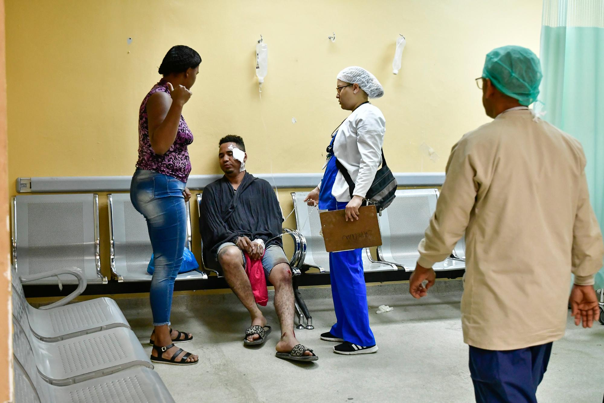 Los pacientes afectados eran acompañados por amigos o familiares. Algunos necesitaron yeso.