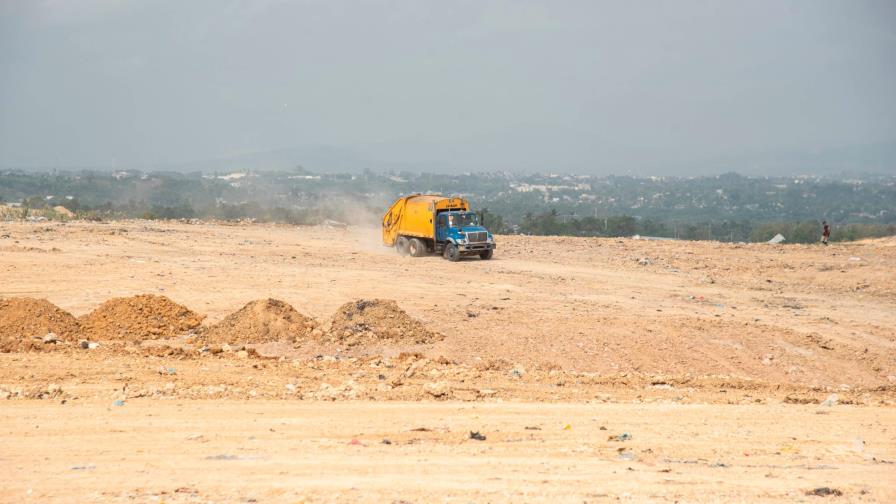 Retoman relleno basura en vertedero de Duquesa