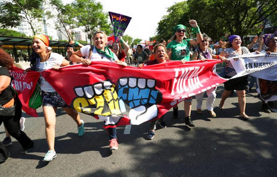 Manifestantes marchan contra el G20 en Buenos Aires