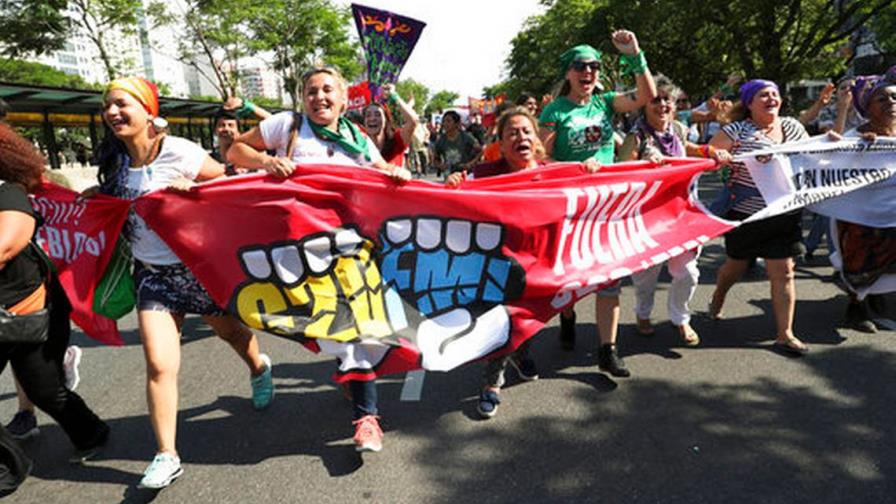 Manifestantes marchan contra el G20 en Buenos Aires