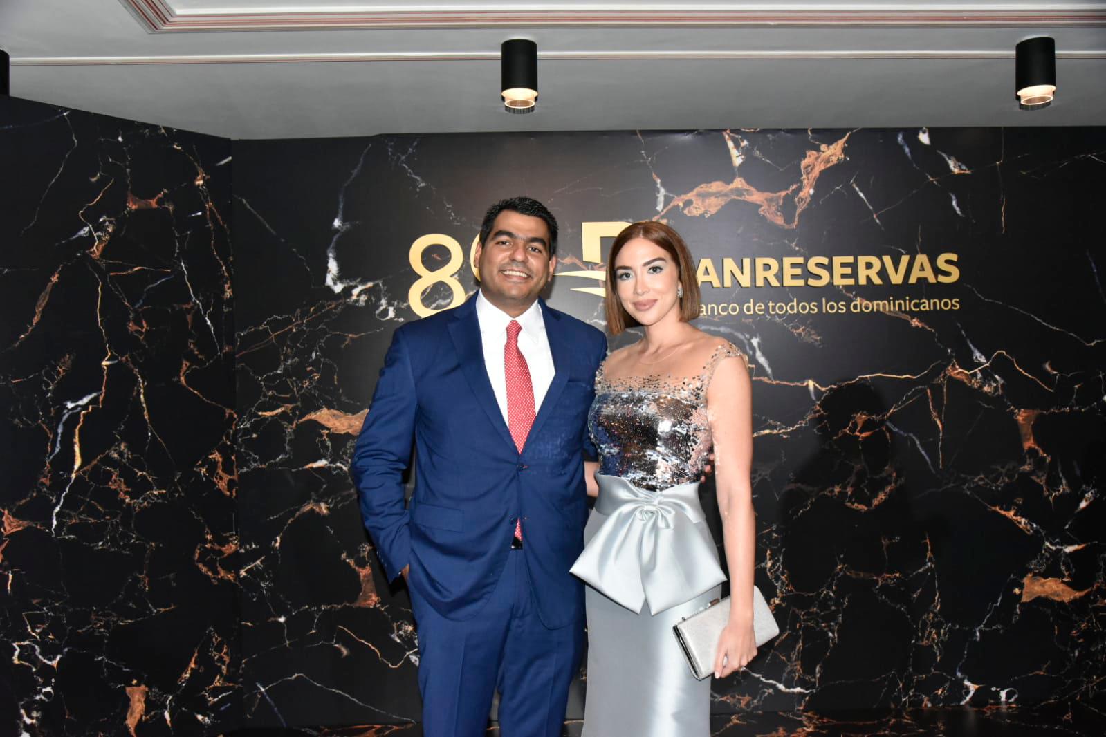 La presentadora de televisión Gabi Desangles y su esposo José Chabebe.